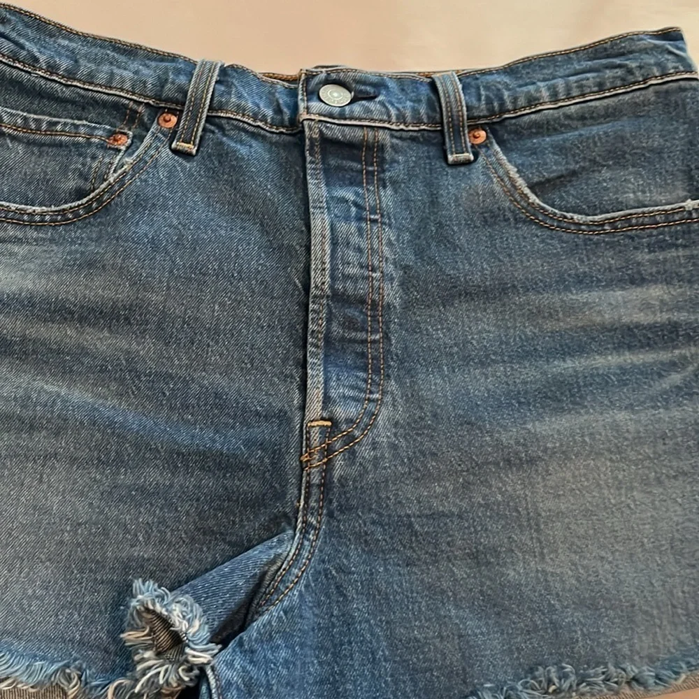 Levi’s Ribcage Shorts High Rise Size 31